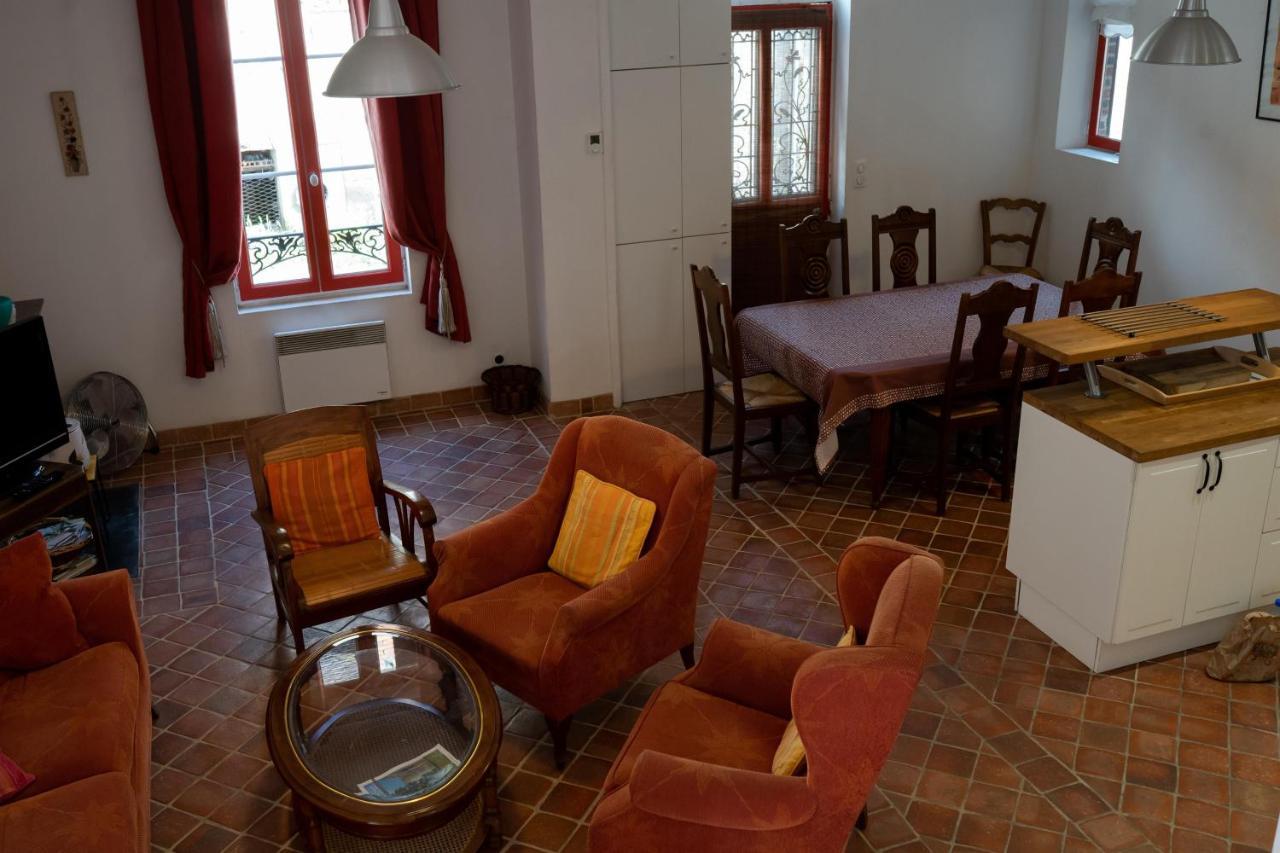 La Maison Rouge Saint-Sauveur-en-Puisaye Buitenkant foto